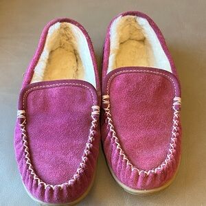 Women’s LLBean mulberry colored wicked good slipper - size 8, EUC